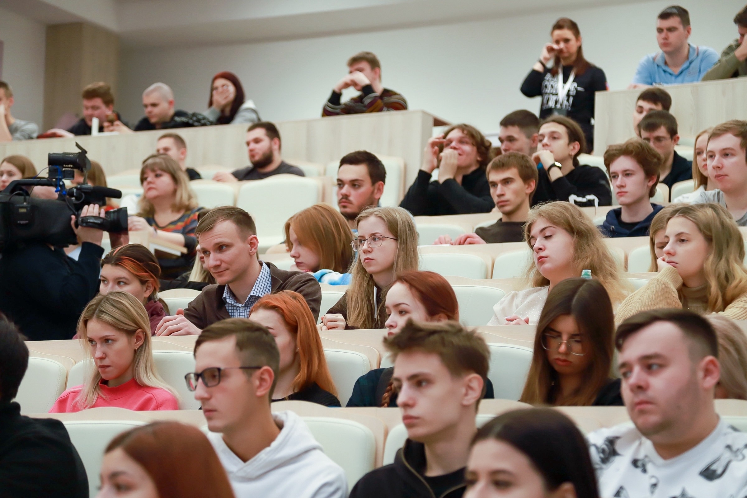 студенты вуза