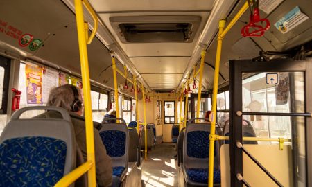 Пассажиры в автобусе