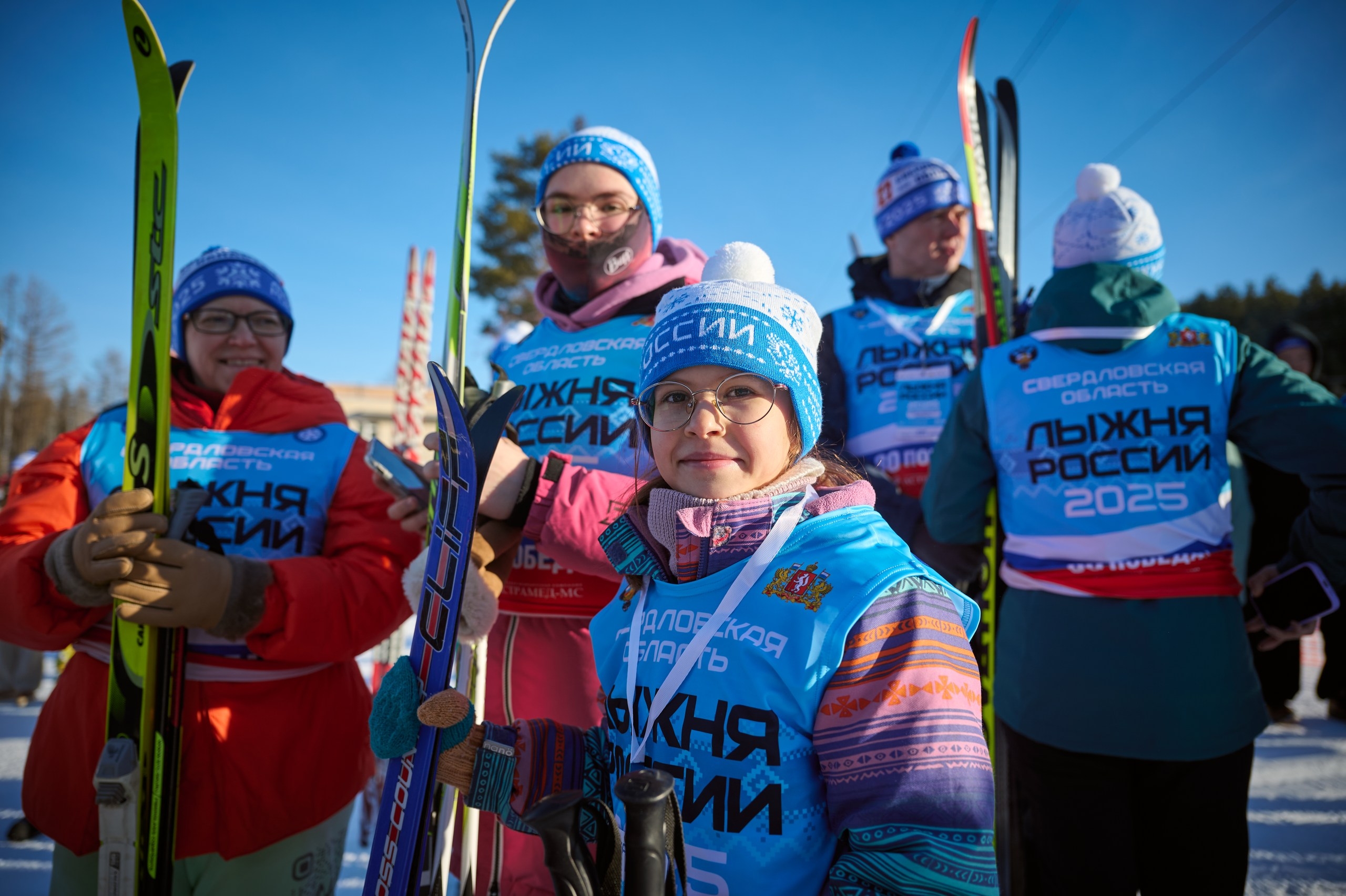 Дети участвуют в Лыжне России