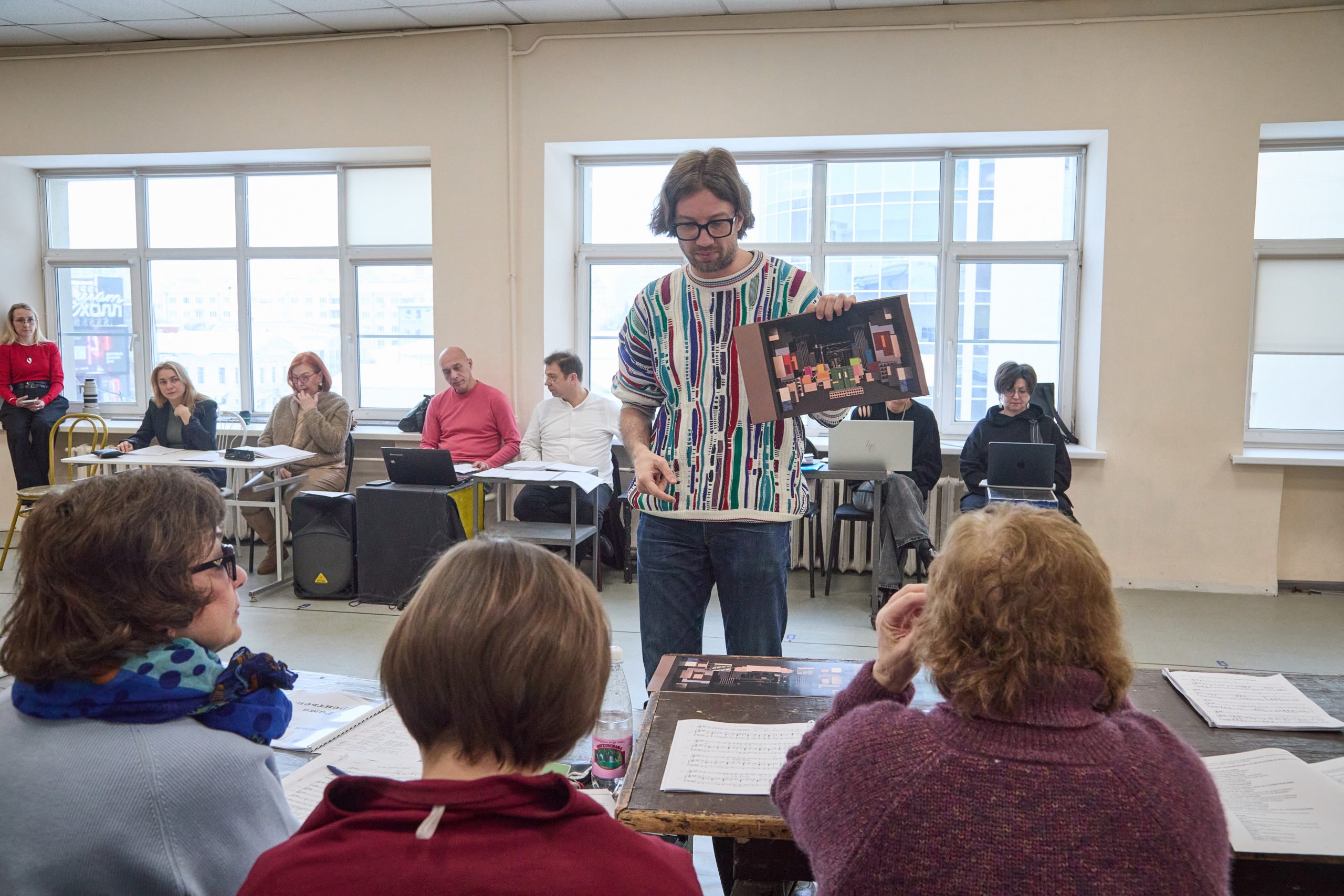 Режиссер Разенков на читке сценария мюзикла про Чайф