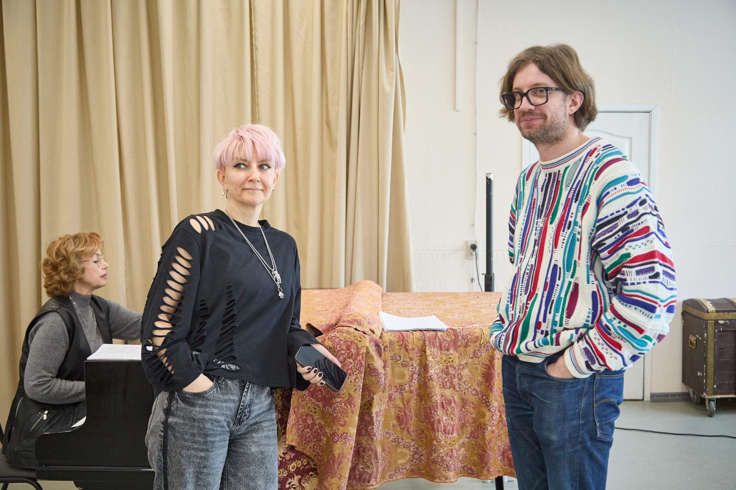 Режиссер Разенков со сценаристом Кариной Шабелян