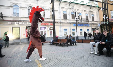 Аниматор на улице Вагнера в Екатеринбурге