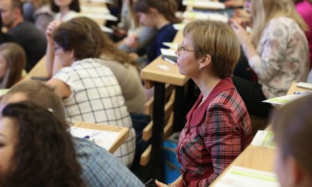 Люди в аудитории