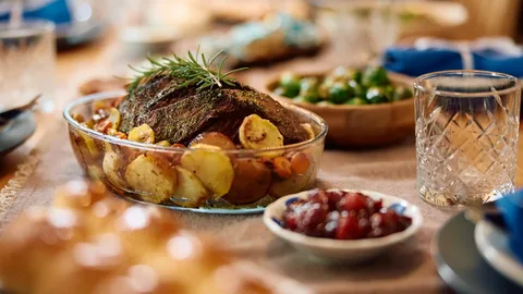 еда на столе