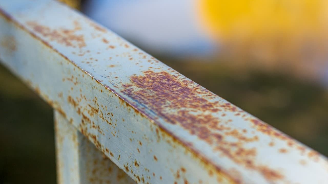 Ржавые перила