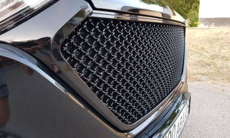 решётка на автомобиле