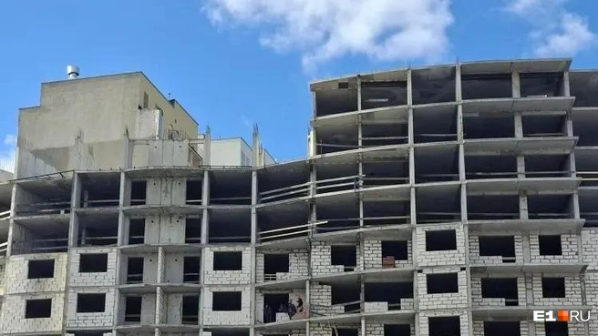 Заброшенный недострой в Екатеринбурге