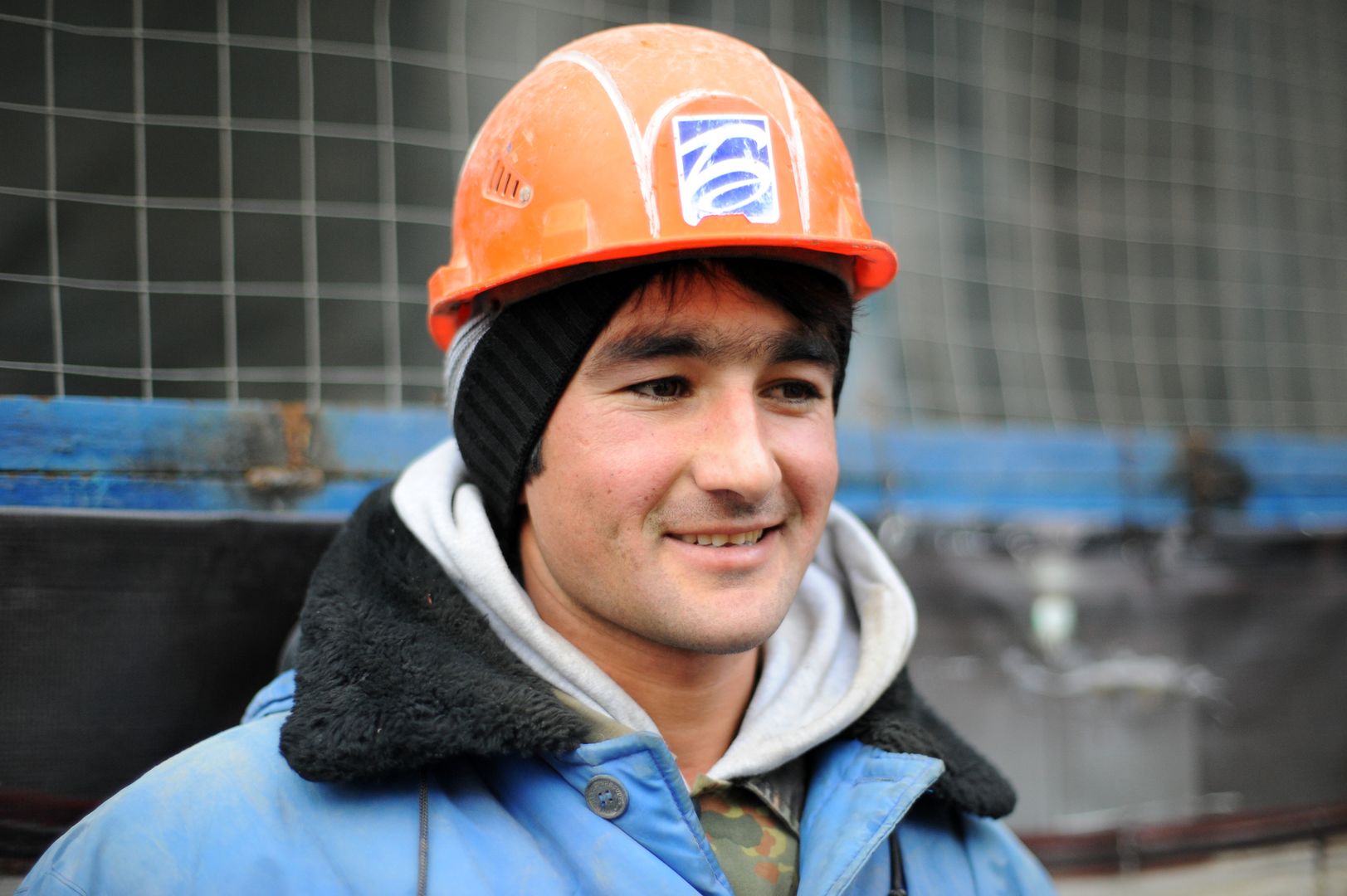 Мигрант-рабочий в городе