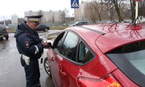 ГАИ проверяет автомобиль