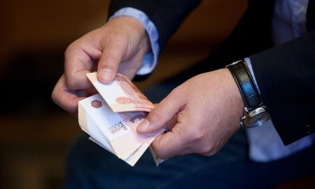 Деньги в руках