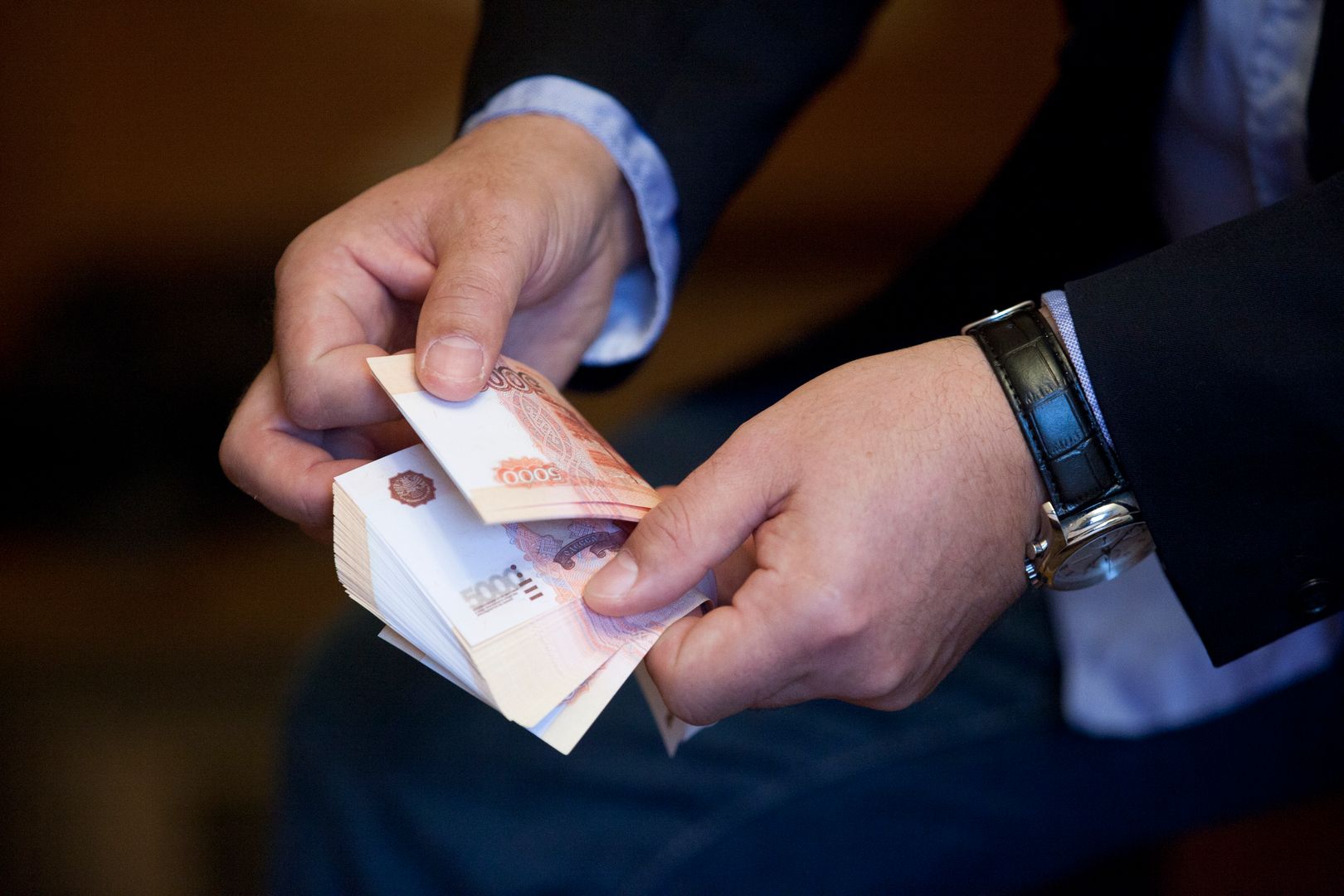 Деньги в руках