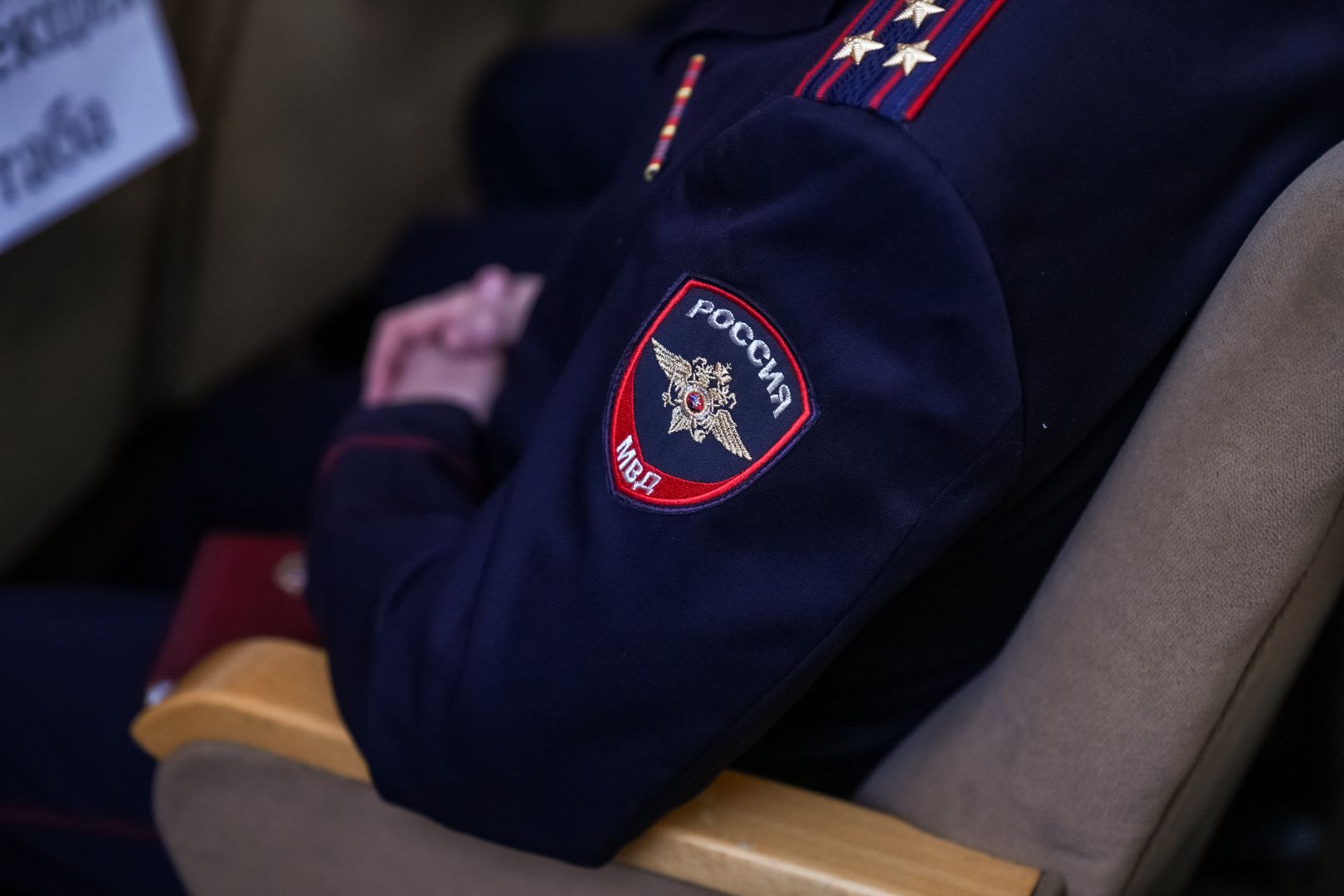 Мужчина в форме МВД