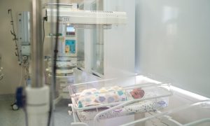 Ребенок в роддоме