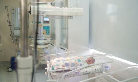 Ребенок в роддоме