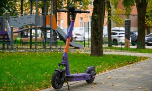 Самокат в парке