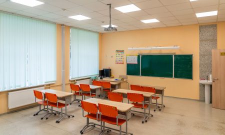 Парты в школе