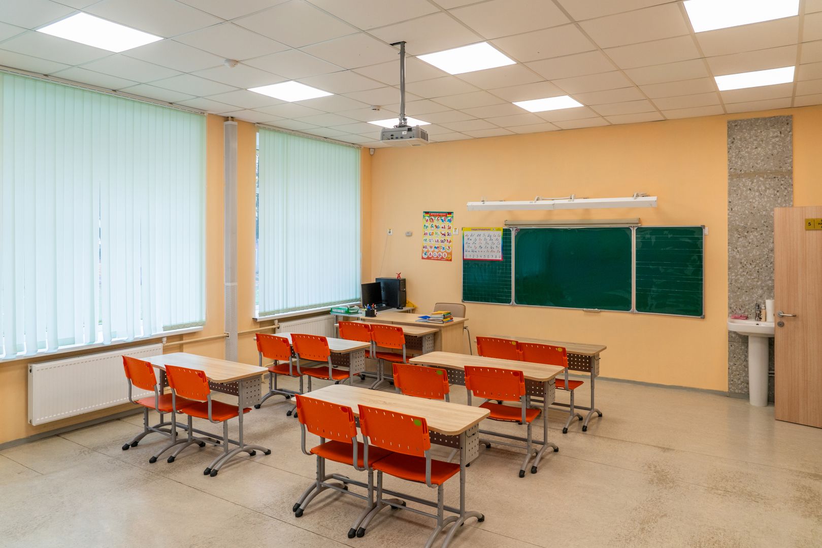 Парты в школе