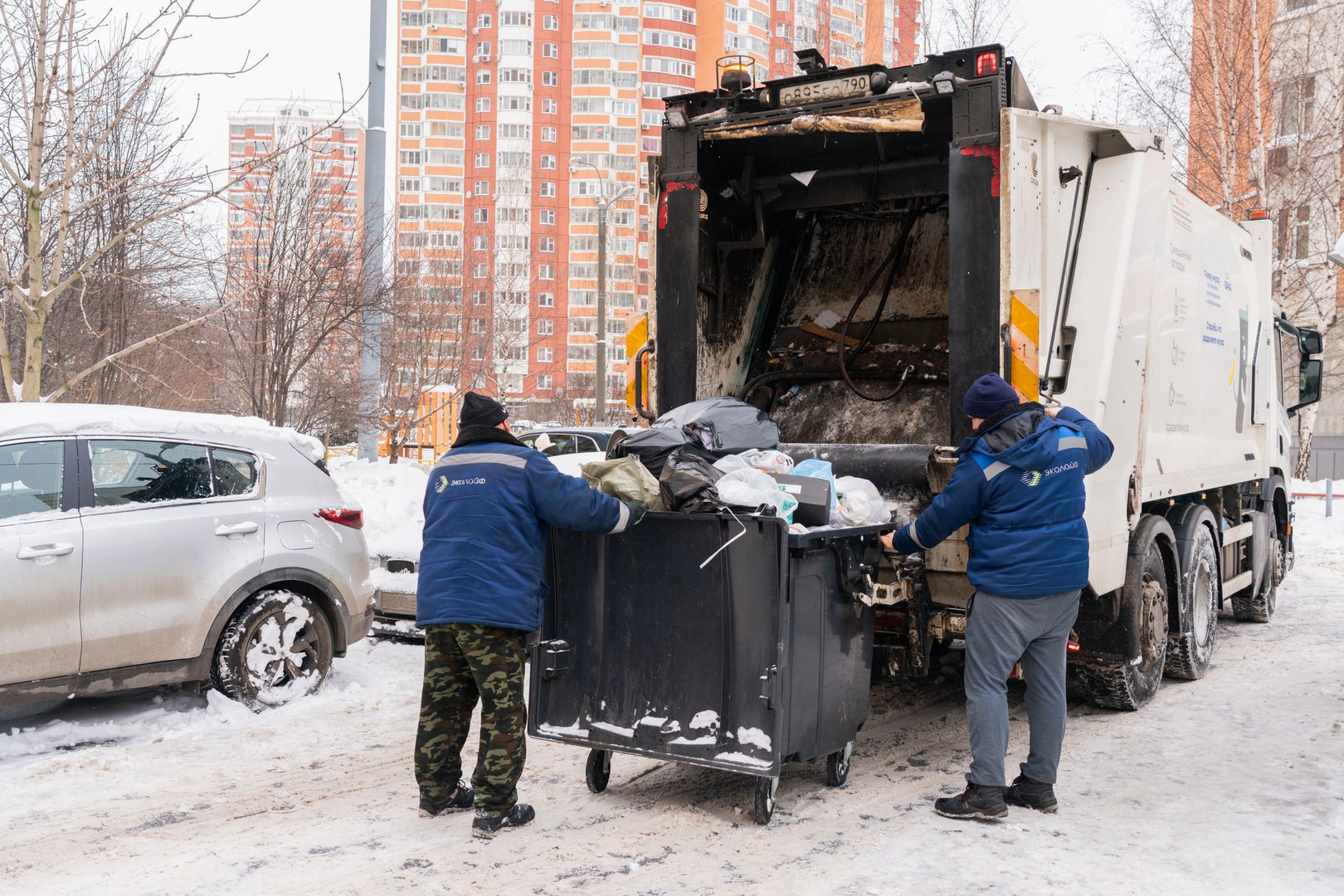 Вывоз мусора из двора