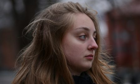 Грустная девушка