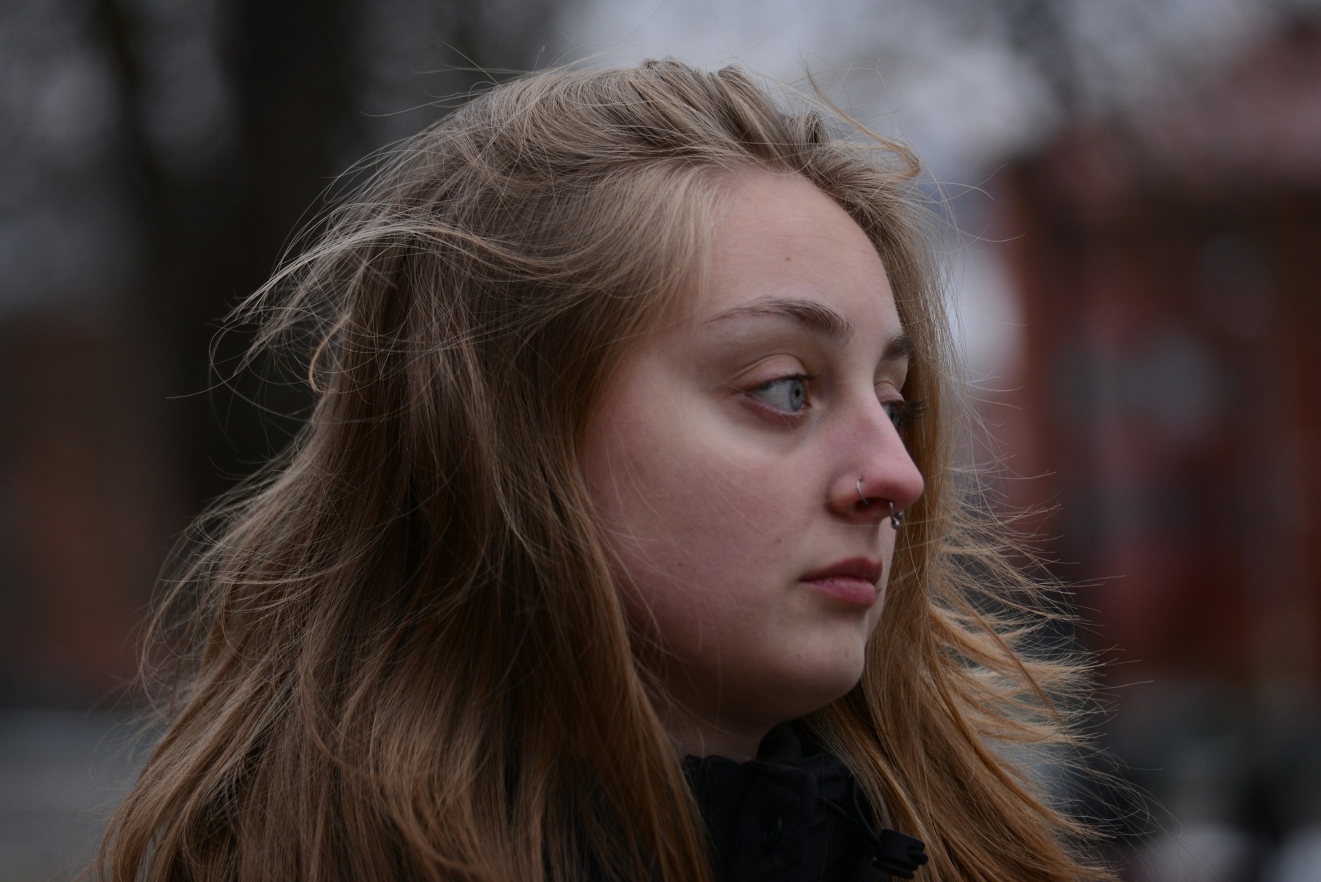 Грустная девушка