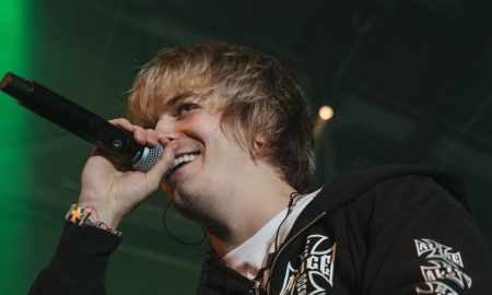 Рэпер во время выступления