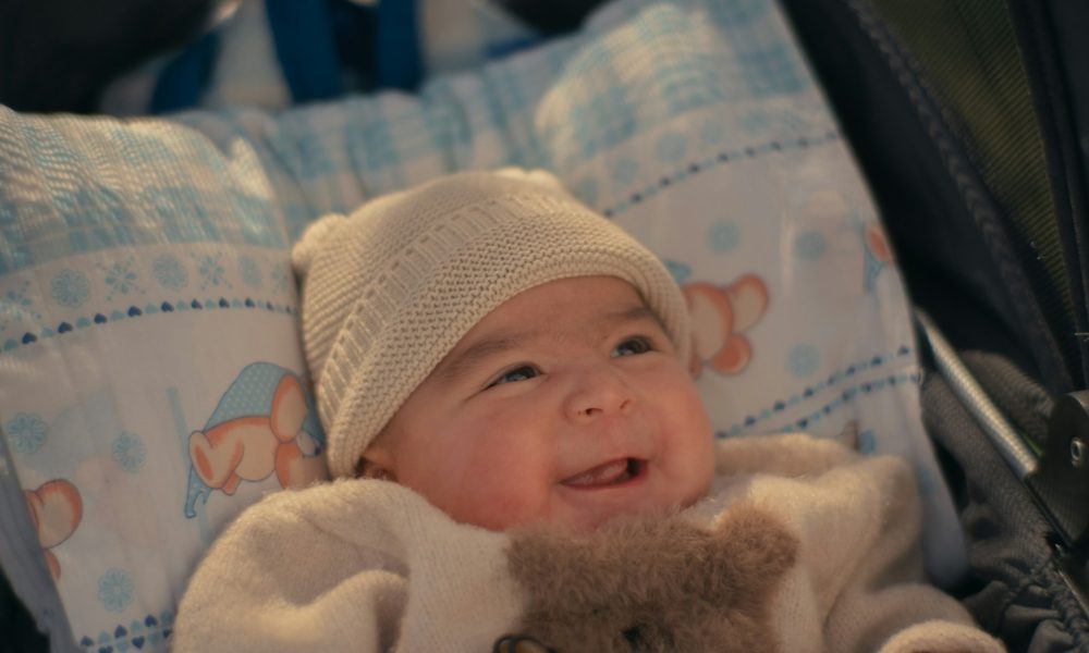 Младенец в автокресле