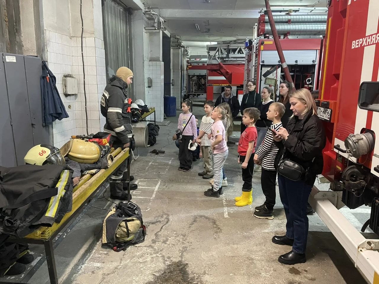 Дети в пожарной части