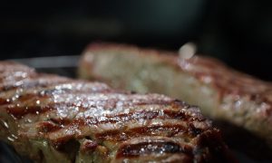 Жарится мясо