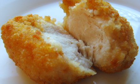 Лежит кусок рыбы