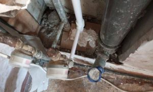 Сломанные трубы на кухне