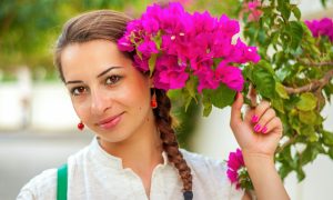 Девушка с цветами