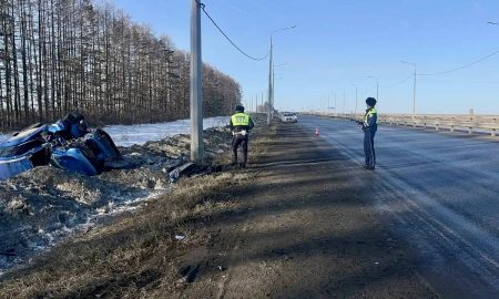 Сотрудник ГАИ на месте аварии