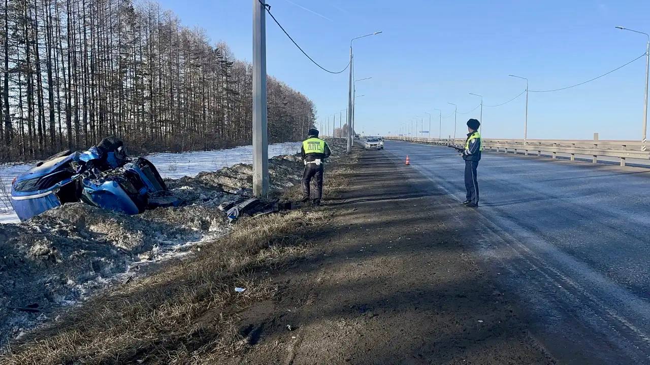 Сотрудник ГАИ на месте аварии