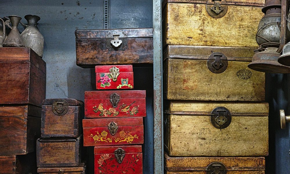 Старые сундуки
