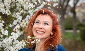 Девушка счастливая