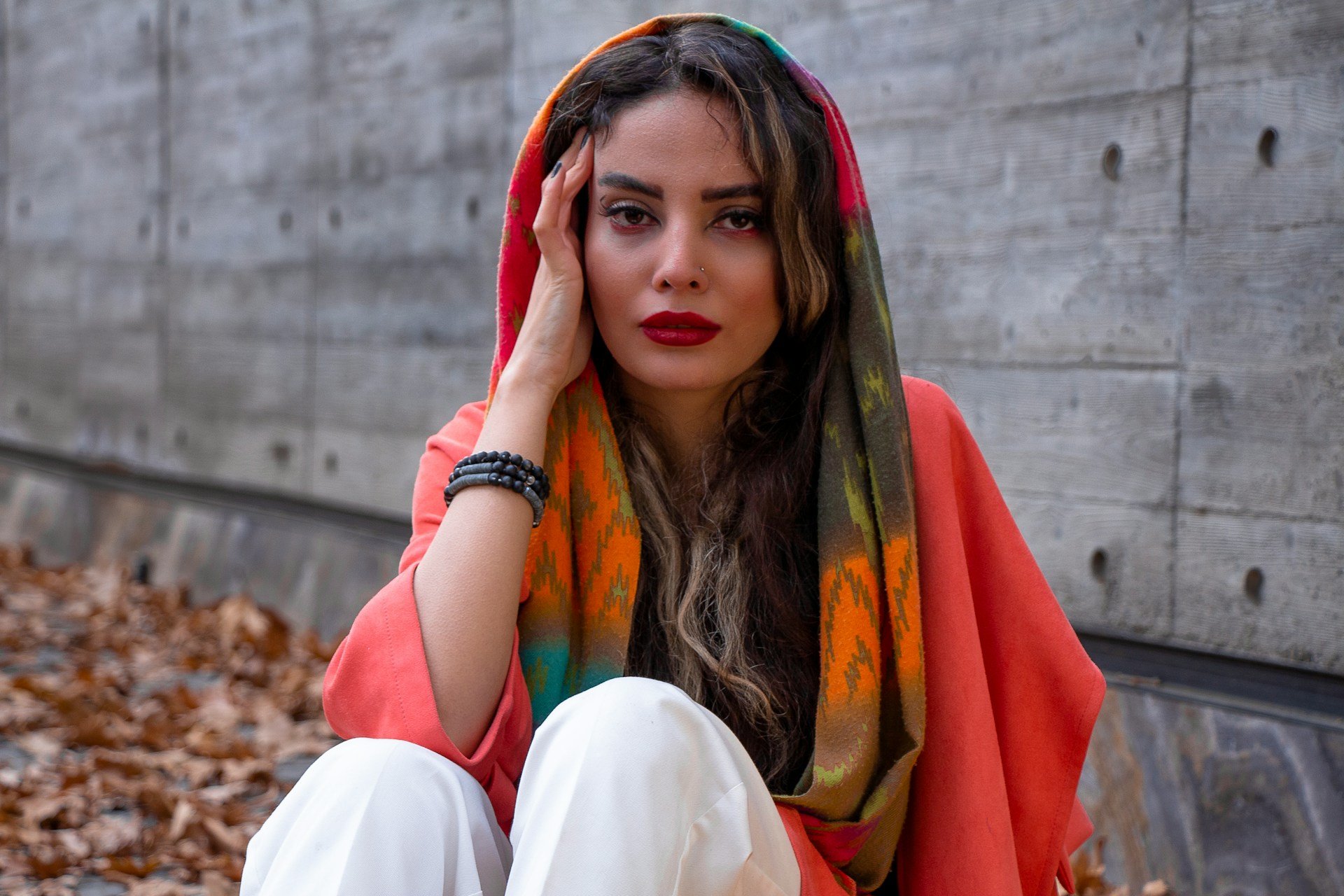 Девушка в косынке