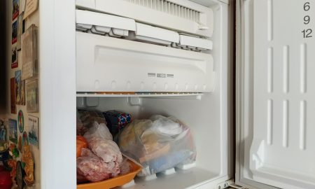 В морозилке лежат продукты