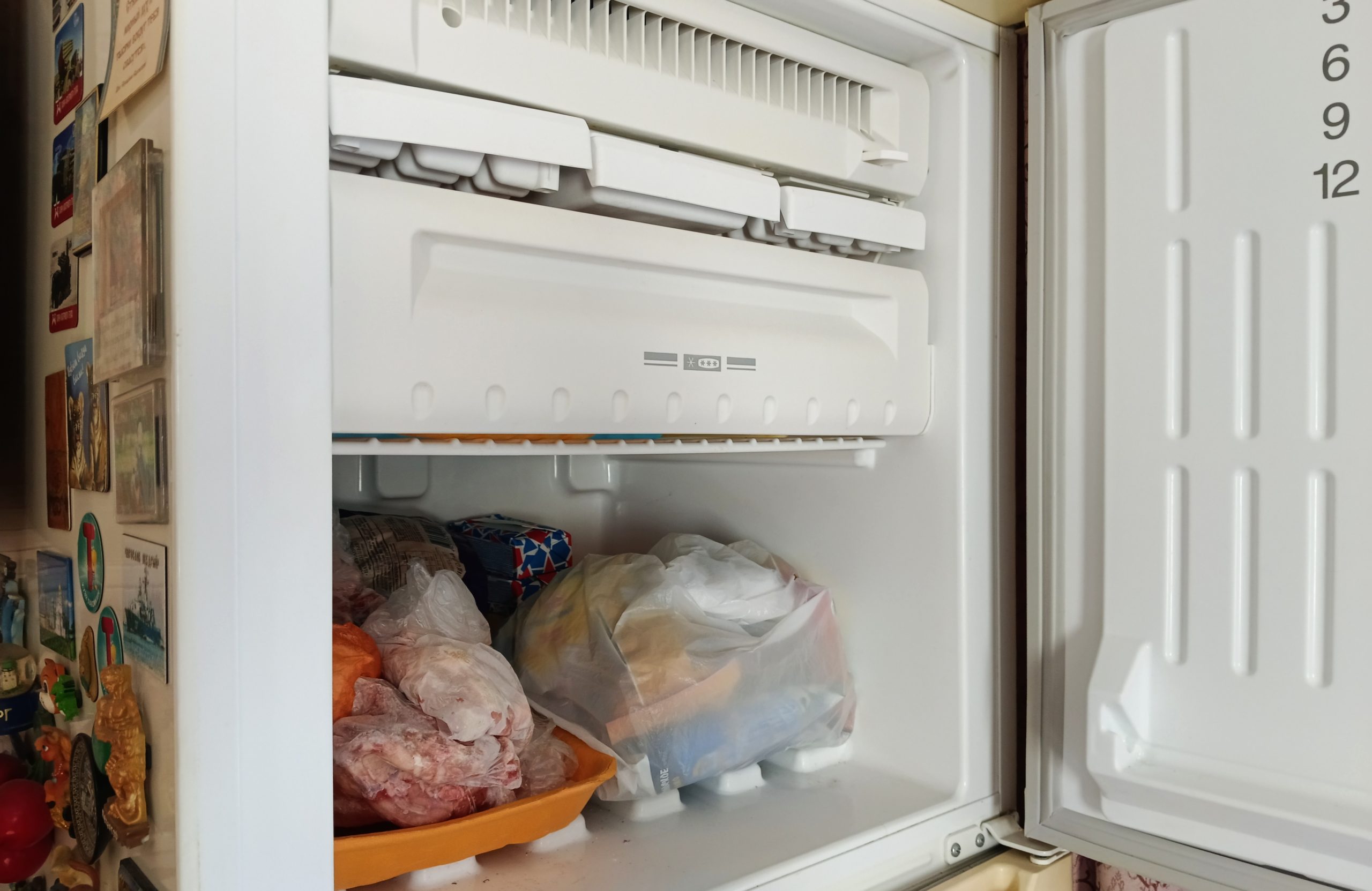 В морозилке лежат продукты