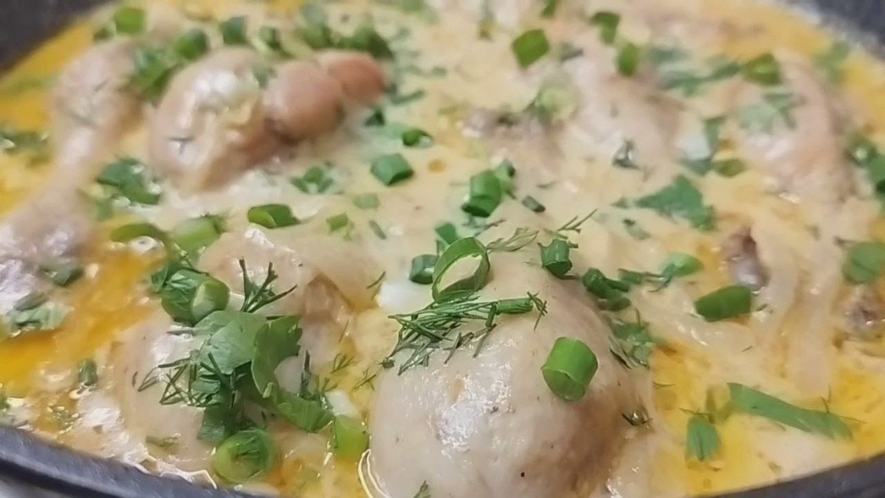 курица в сметано-луковом соусе