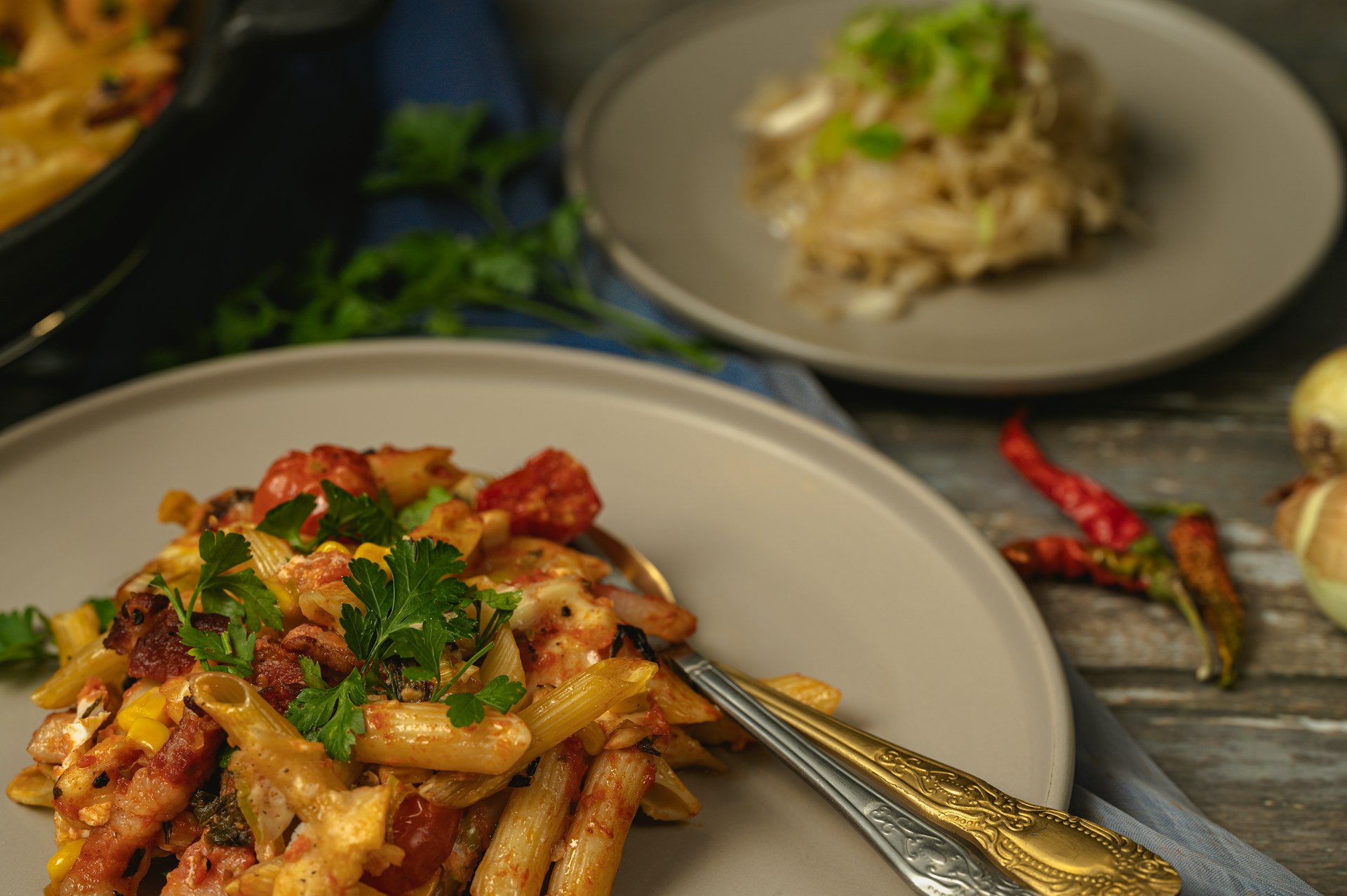 Макароны в тарелке