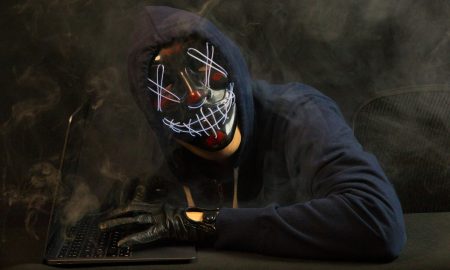 Хакер взломщик