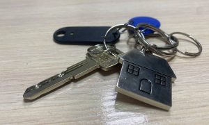 Ключи лежат на столе