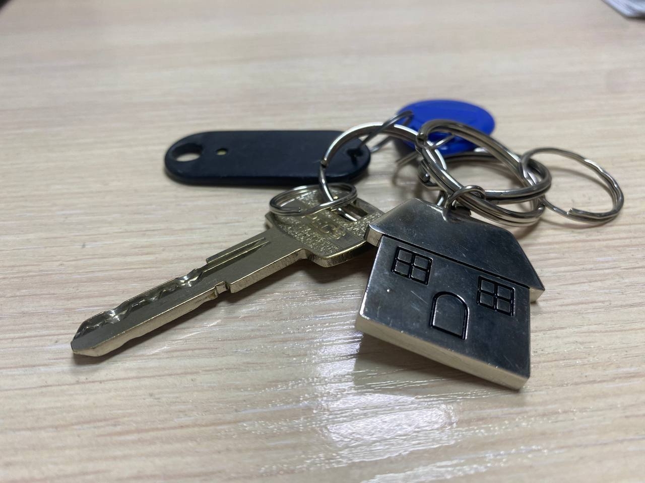 Ключи лежат на столе