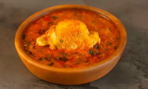 В тарелке чахохбили с курицей