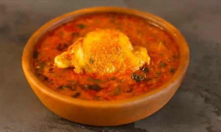 В тарелке чахохбили с курицей