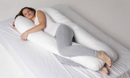 Спит на боку