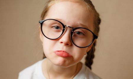 Девочка в очках