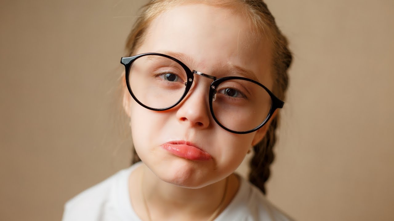 Девочка в очках