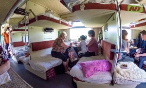 Пассажиры в поезде