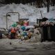 Куча мусора возле контейнеров